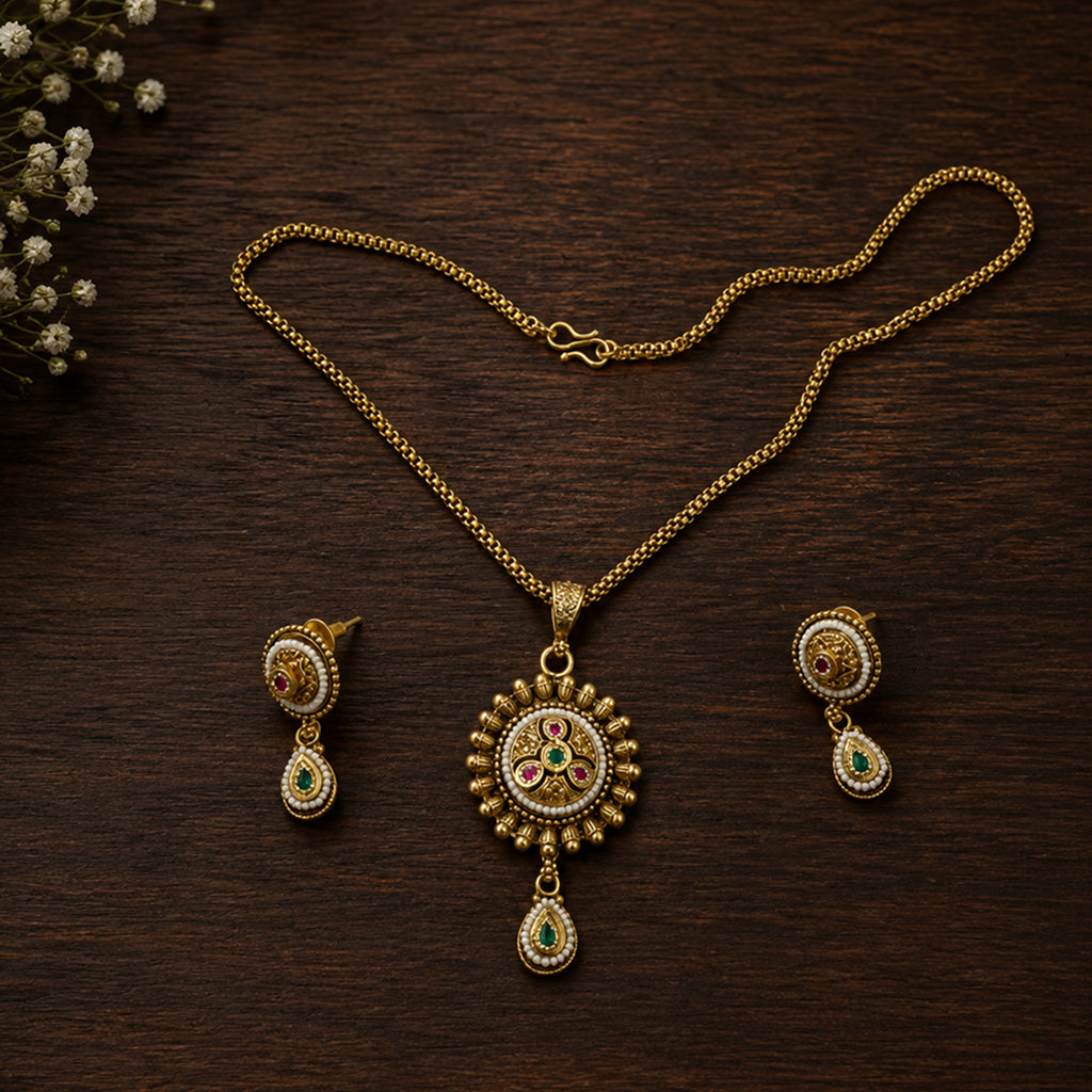 Bhavmayi Heritage Round Pendant Necklace Set