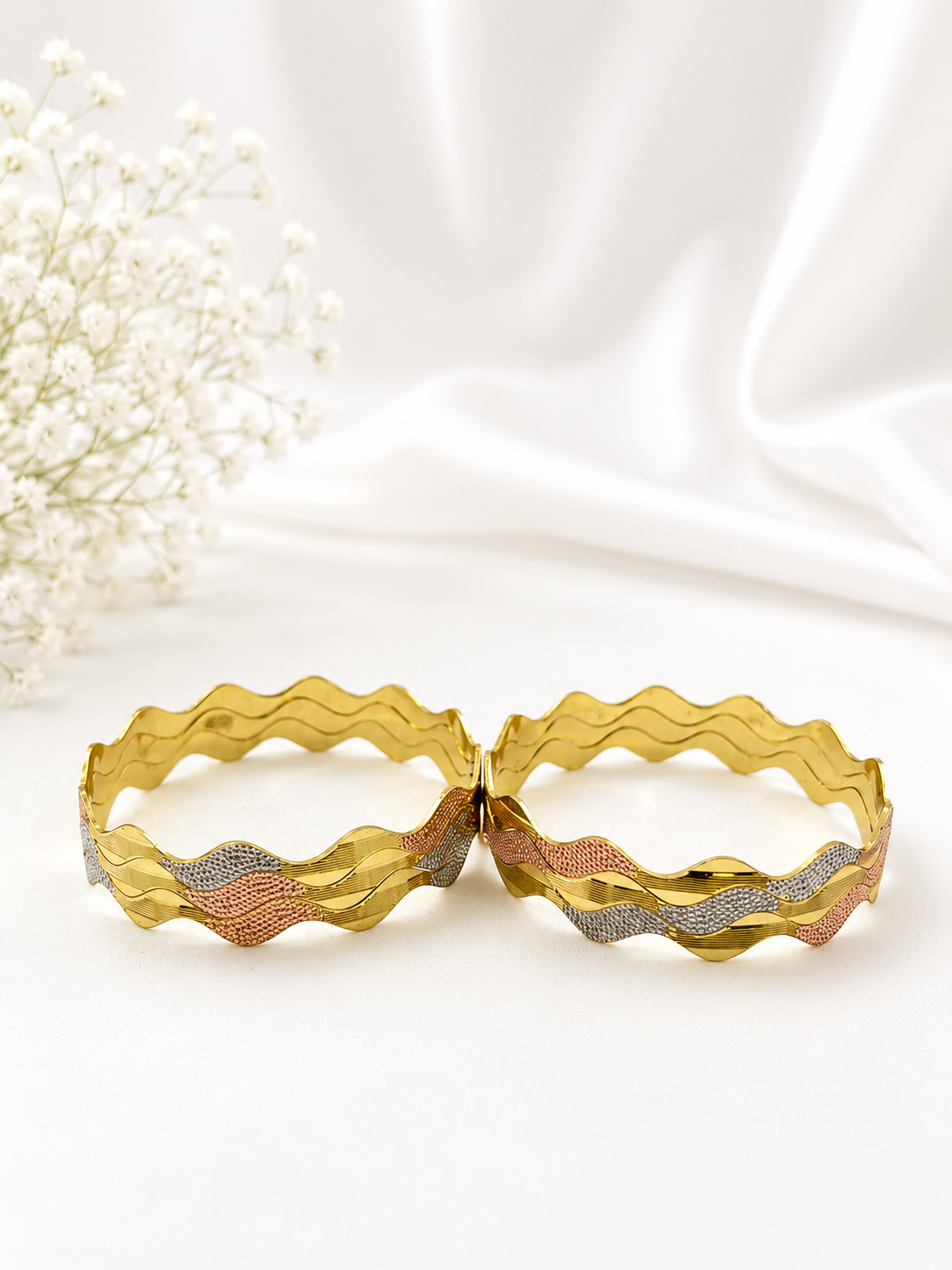 Bhavmayi Tri-Tone Wavy Grace Bangle Set