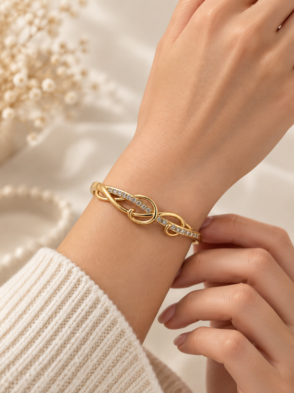 Silver-tone heart, Gold-tone statement ring, Gold-tone oval bangle bracelet detailed heart-shaped centrepiece and a repeating link-style band.