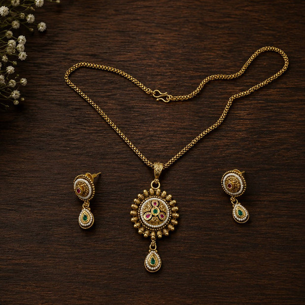 Bhavmayi Heritage Round Pendant Necklace Set - bhavmayi